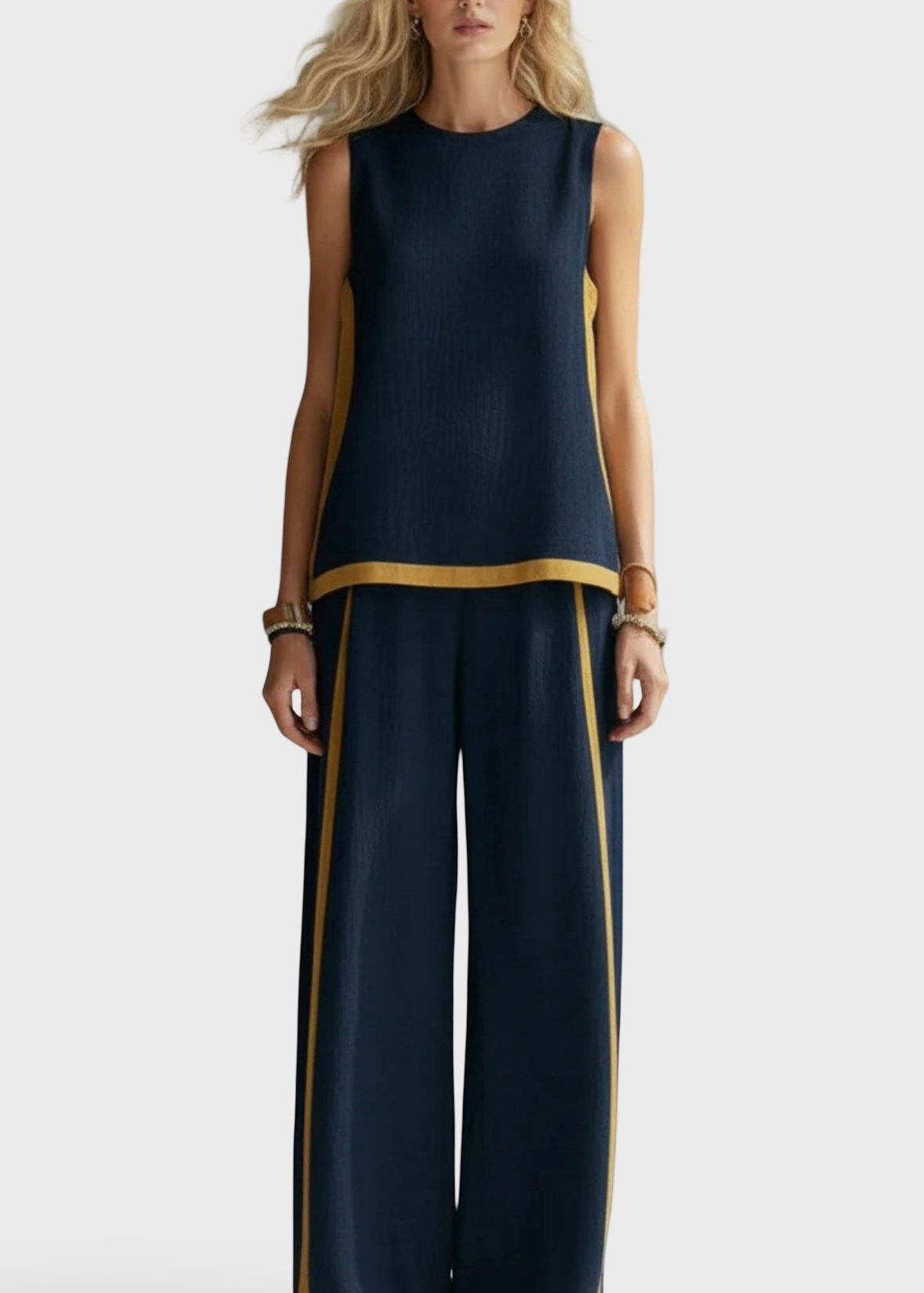 Leila | Elegantni set s modernim rubom