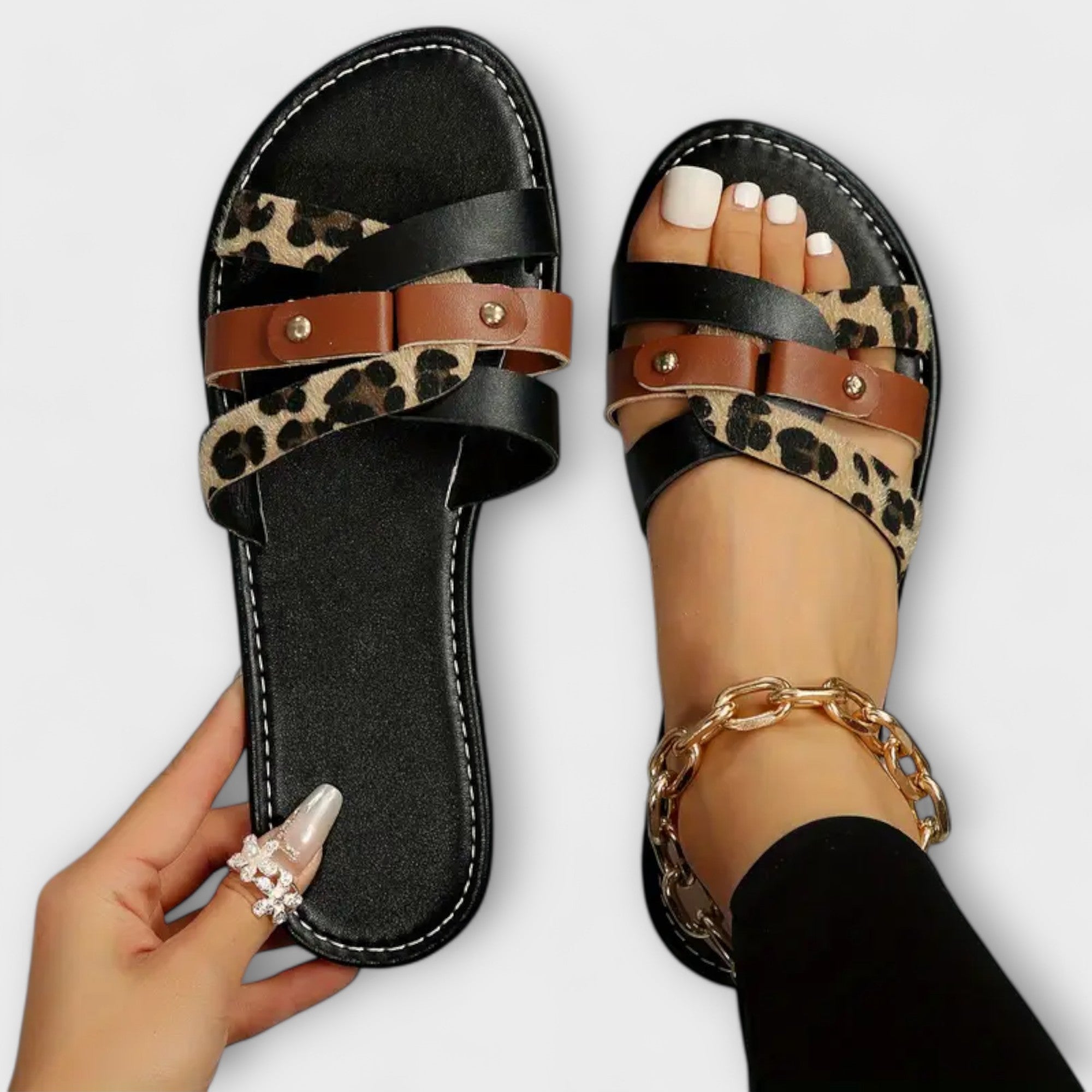 Jenevra - Sandale s križnim trakama u leopard printu